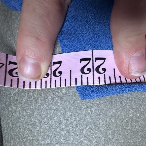 Jennifer Lopez Blue Ruffled Off-Shoulder Blouse - Picture 7 of 7